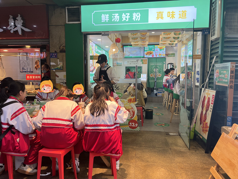 初次創業該怎么選擇加盟品牌？加盟餐飲行業能賺錢嗎？