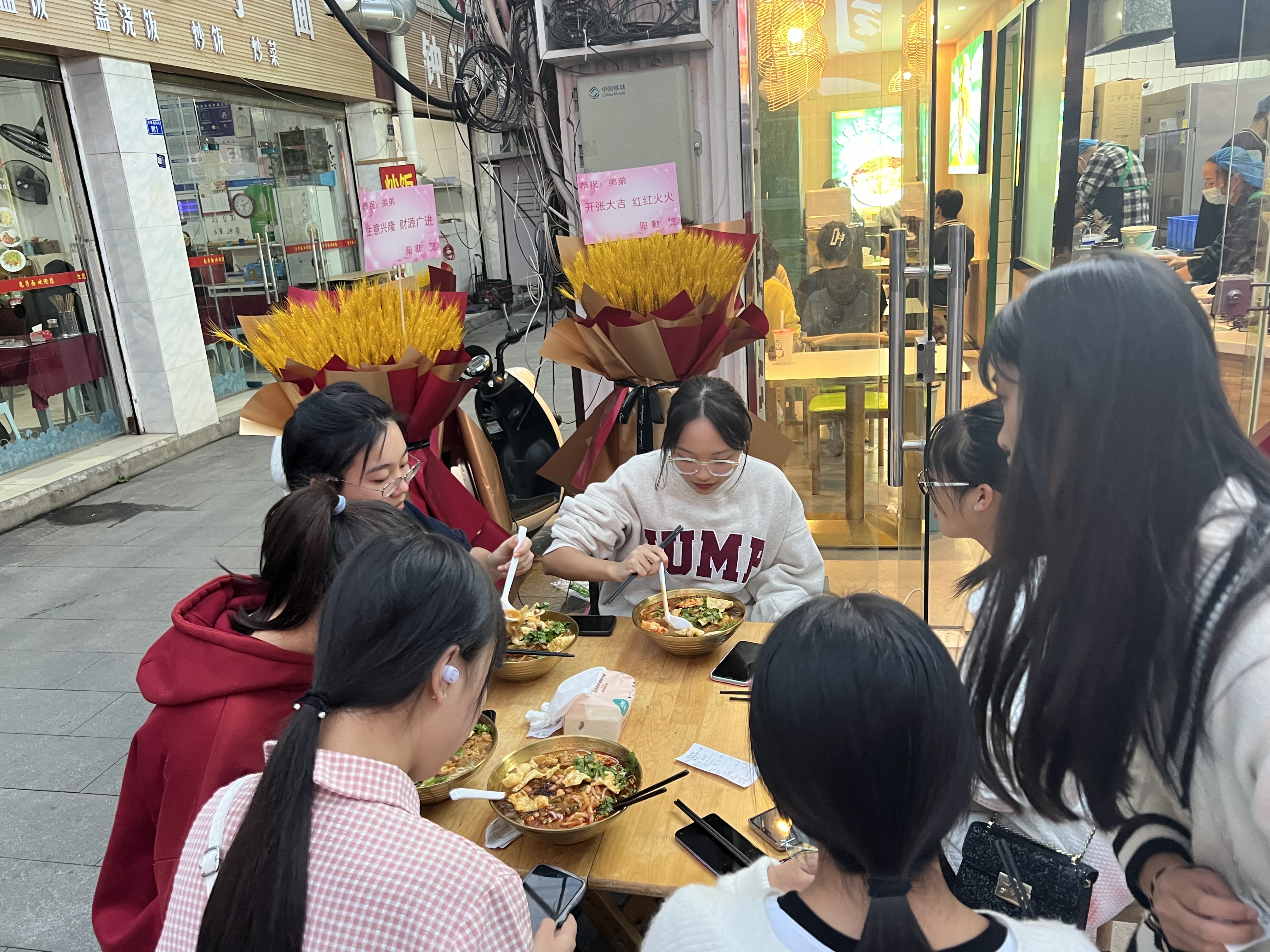 當創業者選擇開螺螄粉加盟店時，需要注意什么呢？