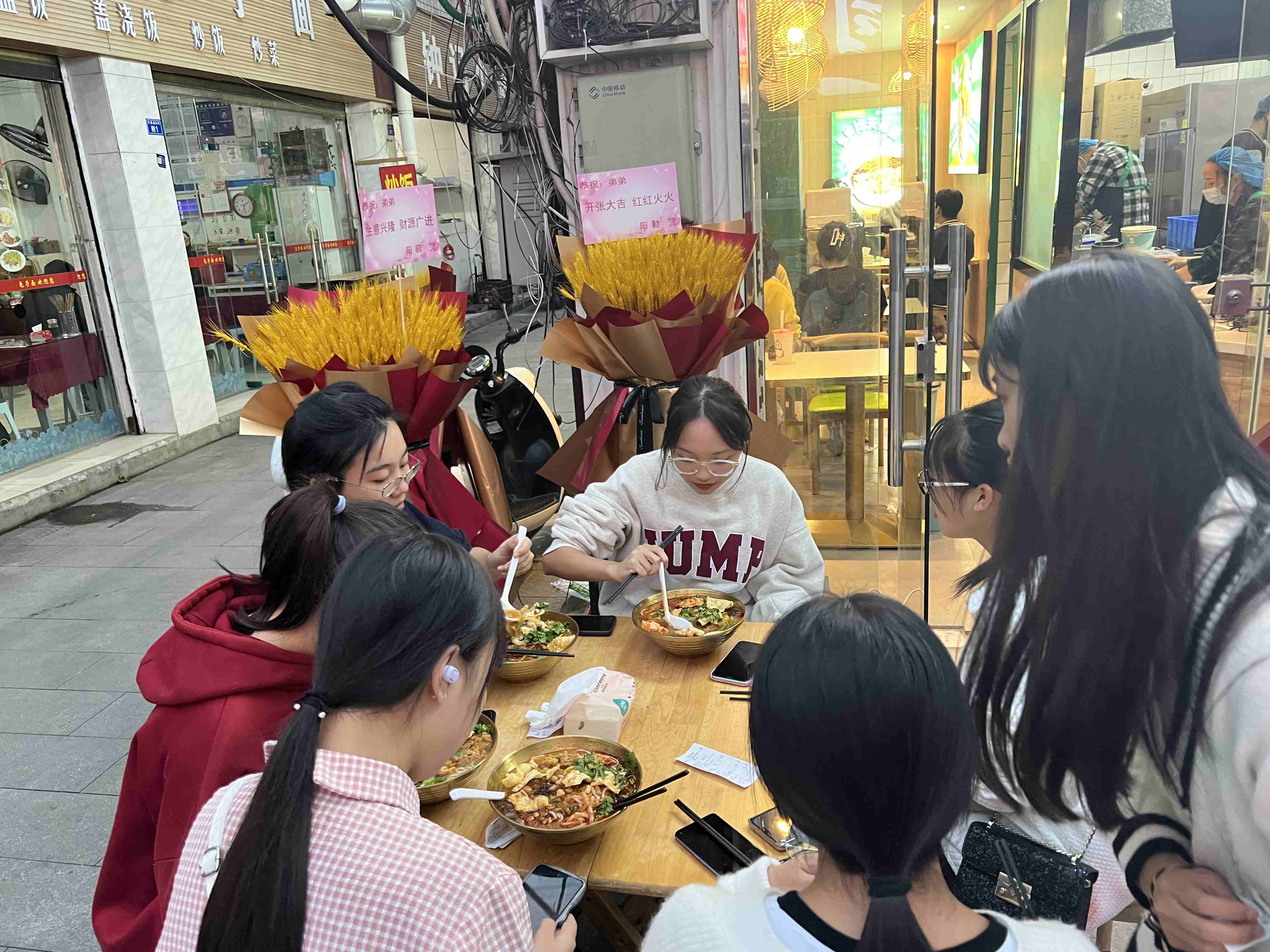 柳州螺螄粉作為廣西的特色美食，選擇螺螄粉加盟怎么樣？