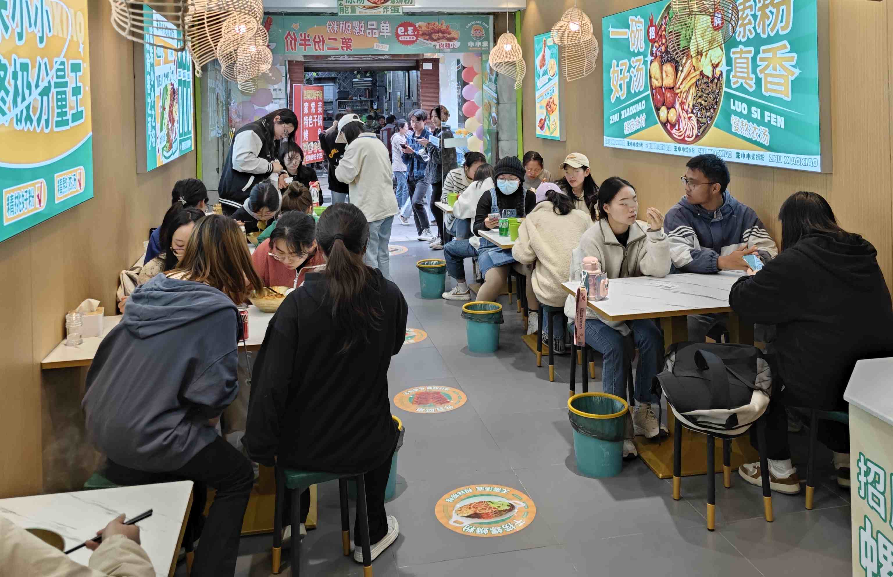 如何選擇合適自己的螺螄粉加盟品牌，以及如何開店經(jīng)營呢？