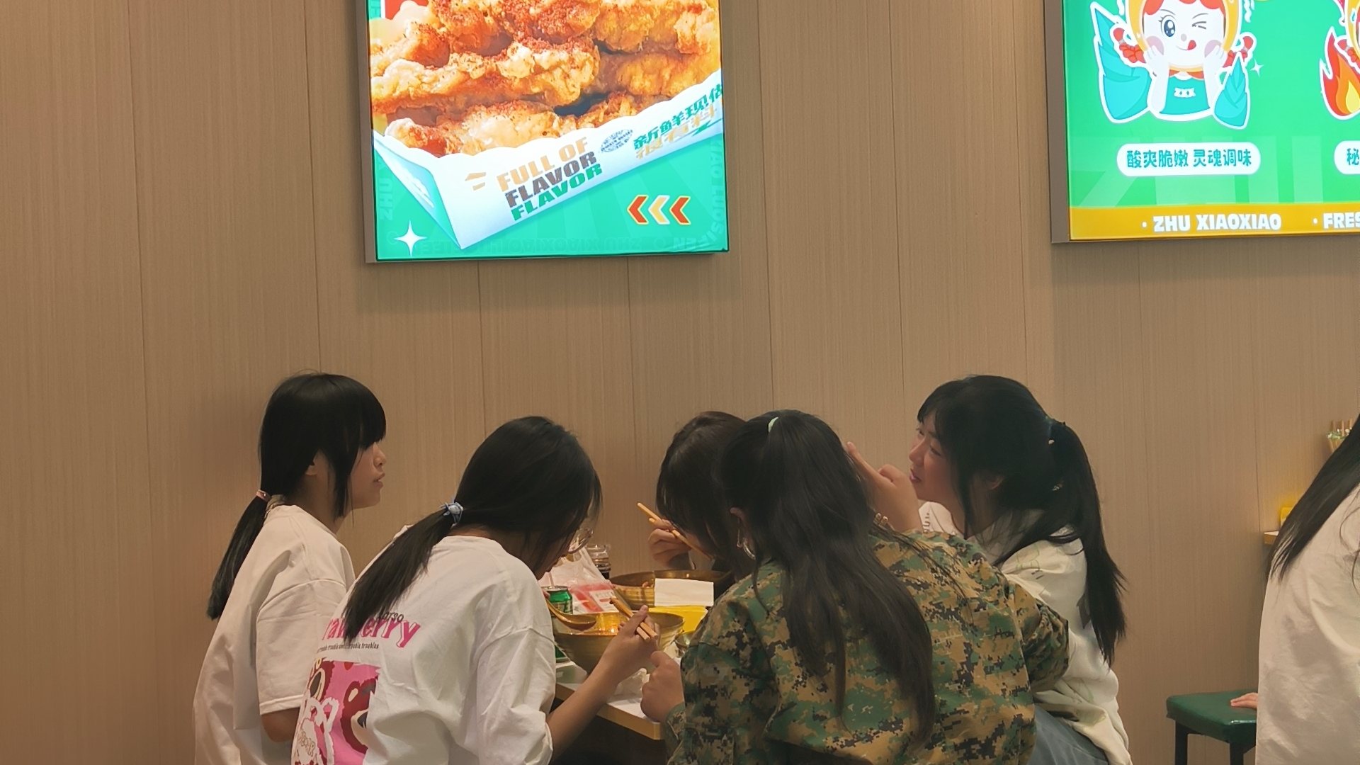 祝賀朱小小螺螄粉在全國范圍內成功開設500+家加盟店。