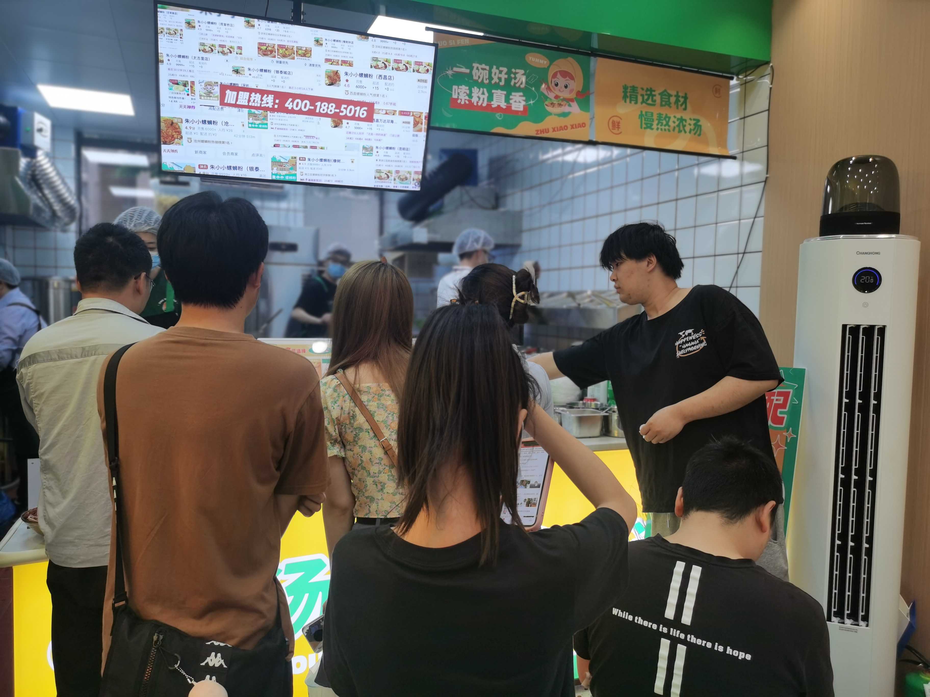 在選擇螺螄粉加盟店的位置時，我們應該注意哪些問題呢？