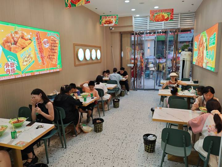 夫妻檔適合開螺螄粉加盟店嗎？投資金額15萬夠不夠？